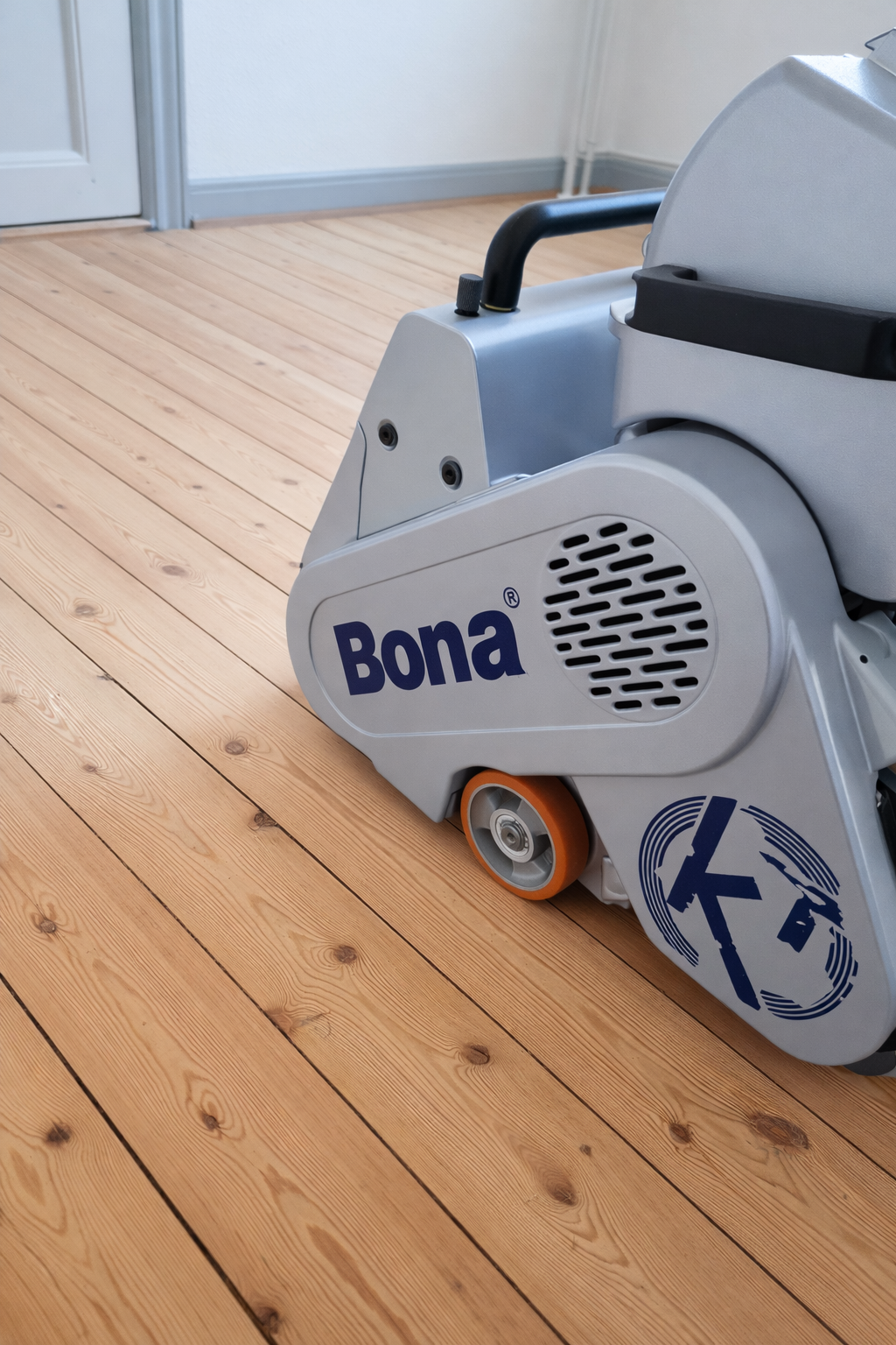 gulvafslibning maskine i gang trægulv Faaborg